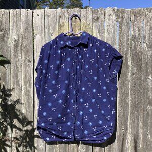 Sleeveless blouse, navy blue.